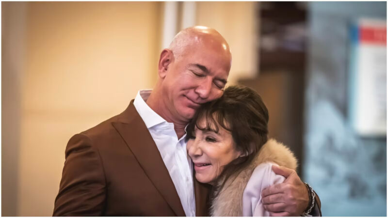 The Leap That Changed Everything: Jeff Bezos, MacKenzie Scott, and the Decision That Built Amazon