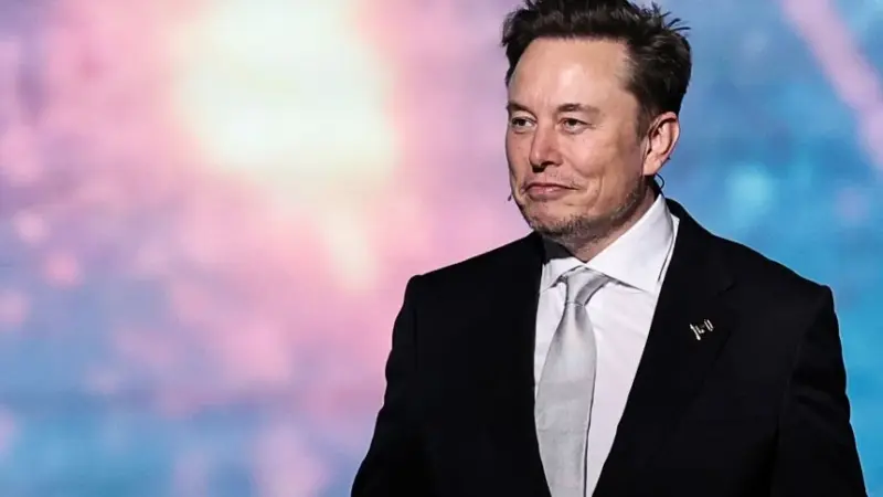 Musk Accuses Apple of Favoritism Toward ChatGPT, Threatens Legal Action